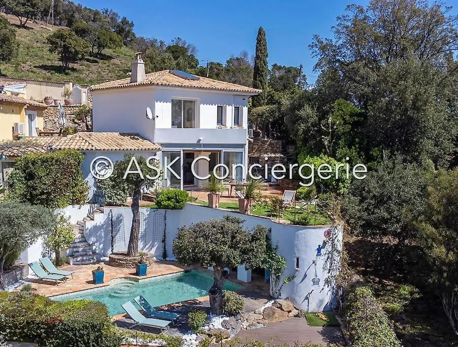 Villa L'Oranger Vue Mer Et Piscine La Croix-Valmer 0*,  France